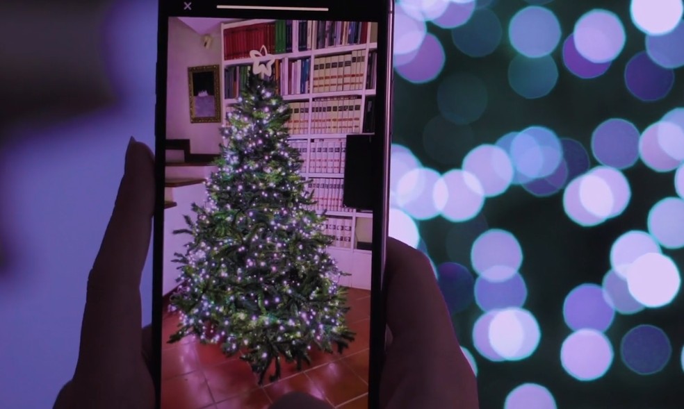 Рождественская елка, управляемая приложением