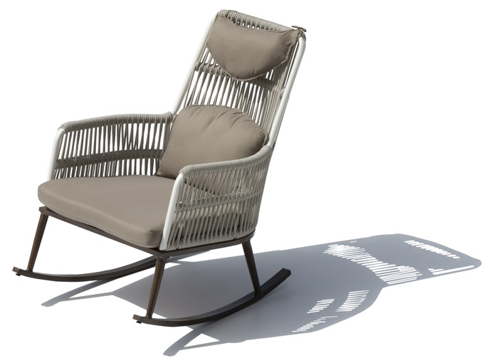Кресло-качалка – место для отдыха на даче