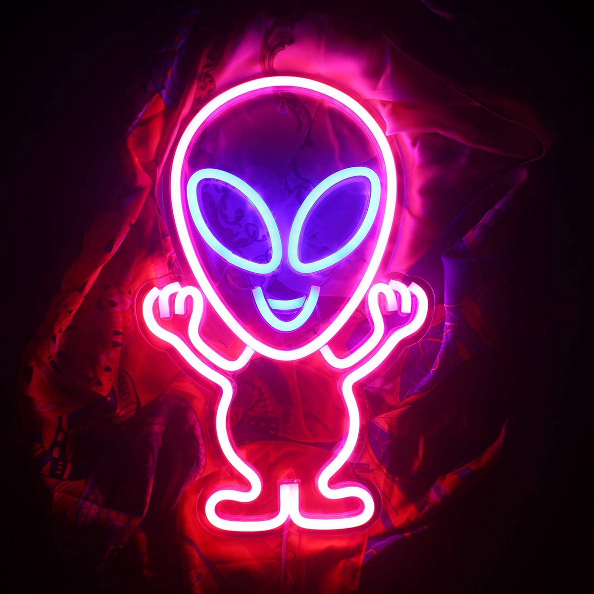 светодиодный неоновый логотип, сияющий на стене - инопланетянин